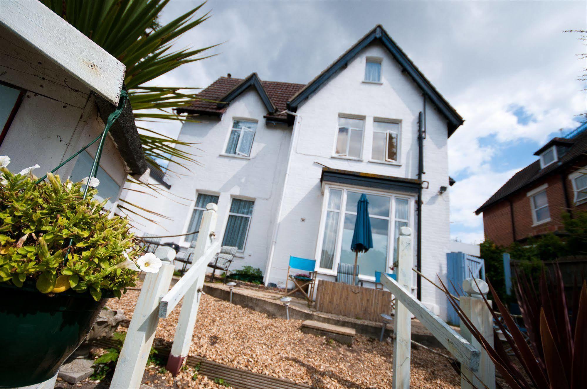 Waves In Bed & Breakfast Bournemouth Ngoại thất bức ảnh